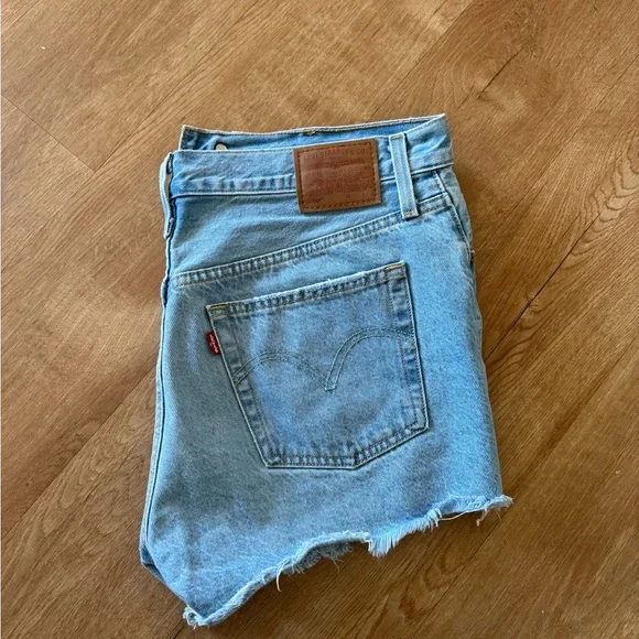 LEVIS SHORTS - Picture 3 of 4